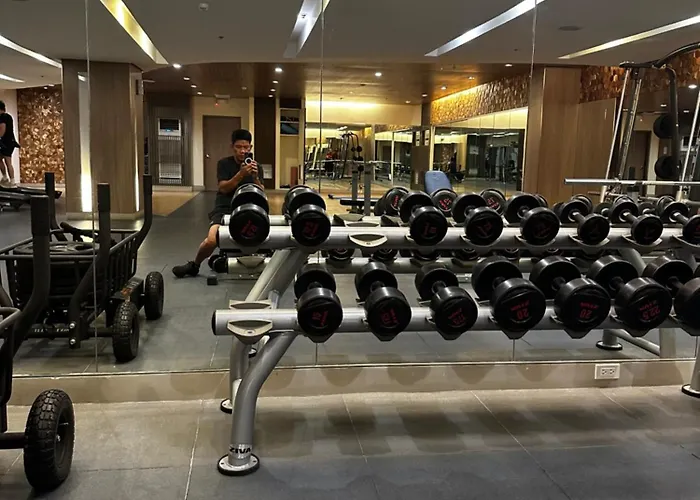 Hotel Mall Of Near Airport 4*